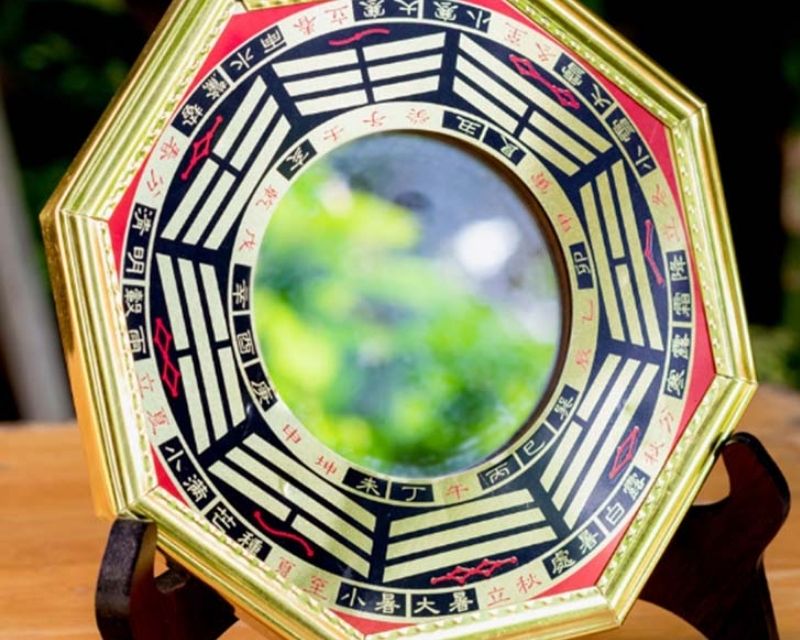 treo-gi-trong-nha-de-tru-ta-ma-1